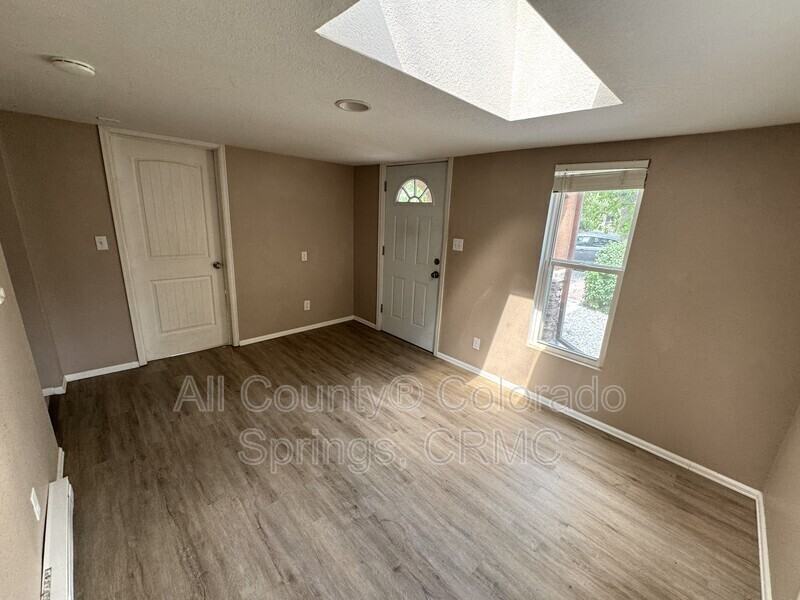 822 S Logan Ave - Photo 2 of 13