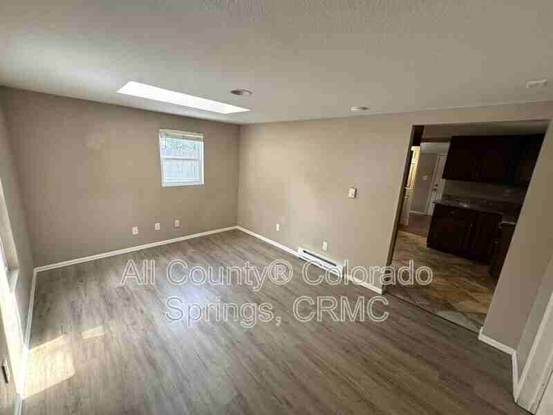 822 S Logan Ave - Photo 3 of 13