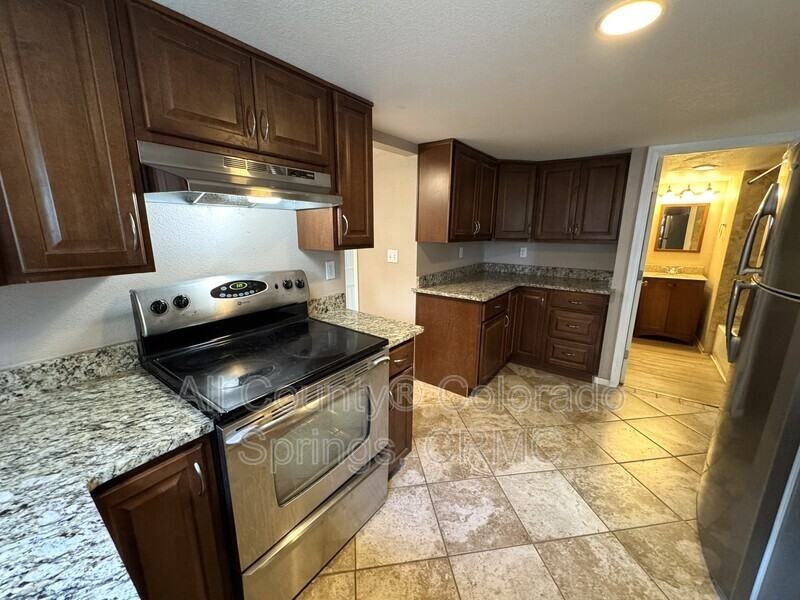 822 S Logan Ave - Photo 5 of 13
