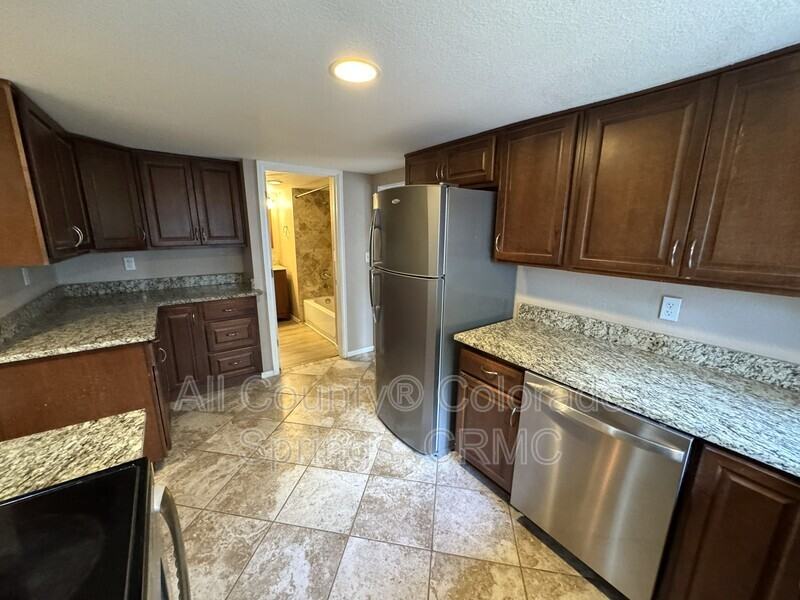 822 S Logan Ave - Photo 6 of 13