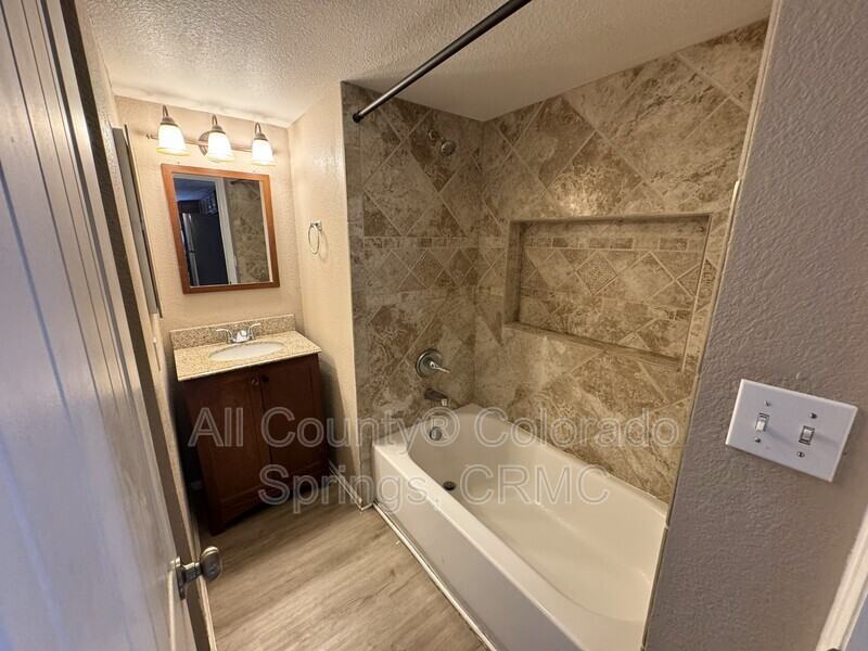 822 S Logan Ave - Photo 7 of 13