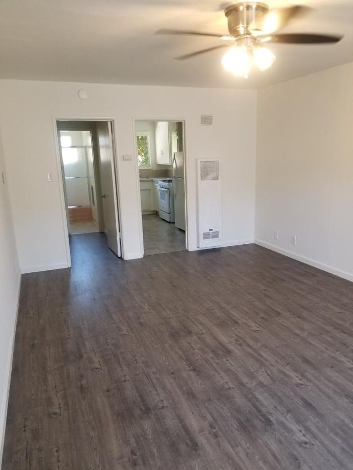 912 N Genesee Ave #8 - Photo 5 of 23