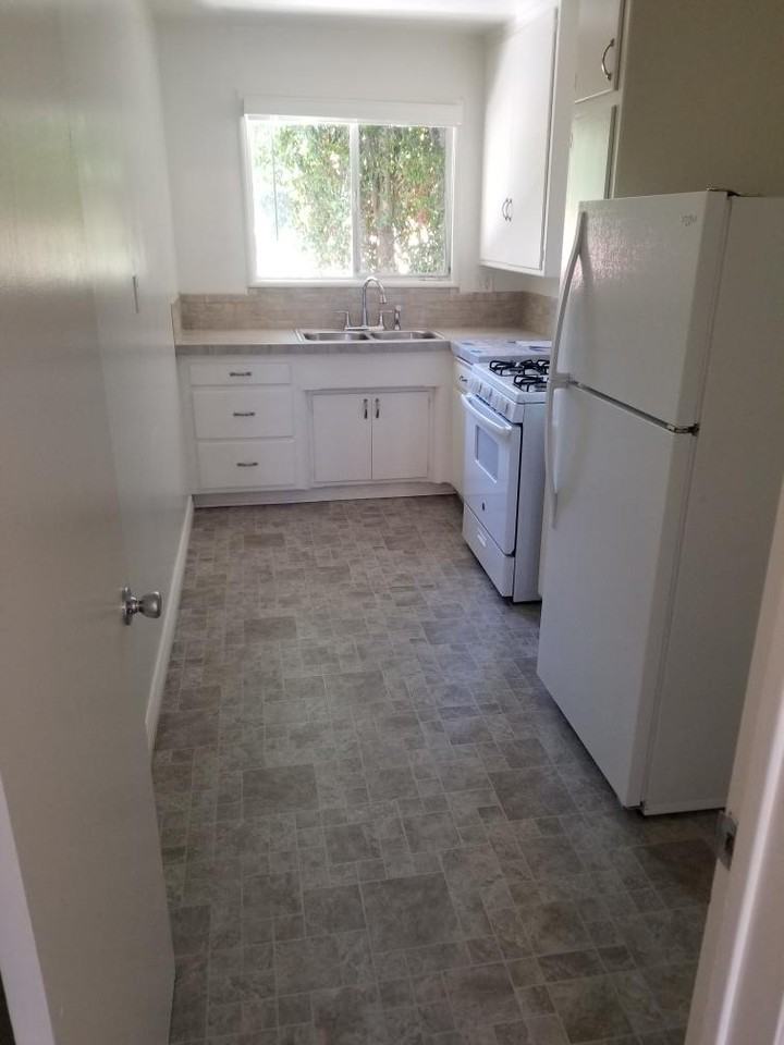 912 N Genesee Ave #8 - Photo 7 of 23
