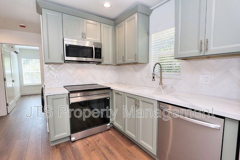 4712 65th St - Photo 3 of 45