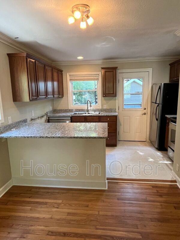 34 Erskine Ave - Photo 4 of 14