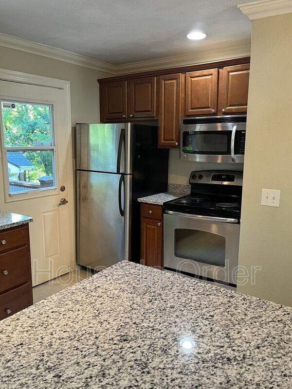 34 Erskine Ave - Photo 6 of 14