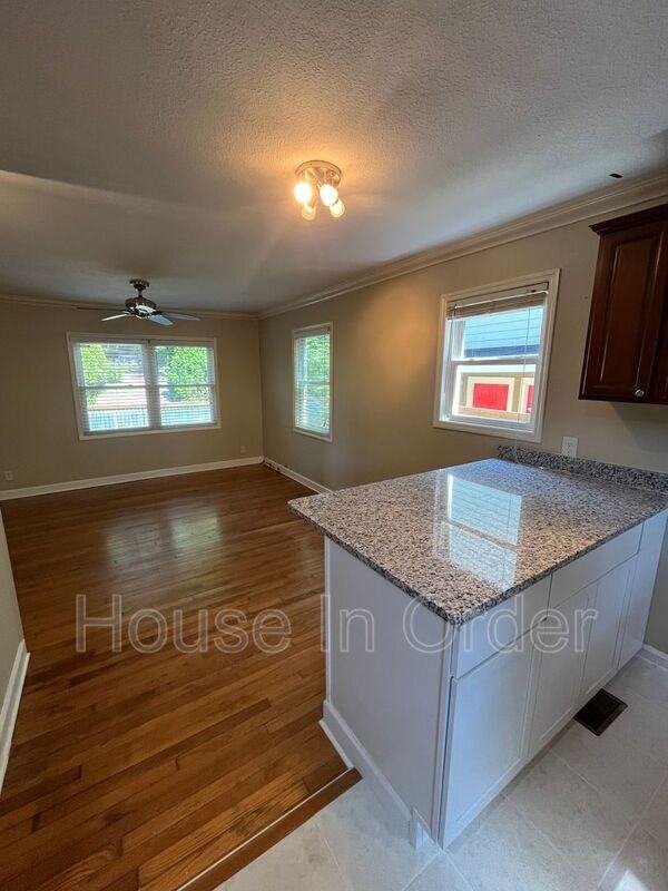 34 Erskine Ave - Photo 7 of 14