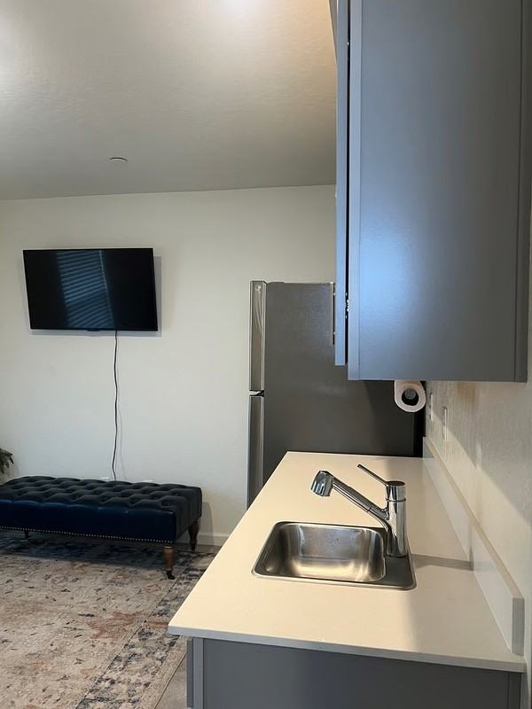 624 Suzanne Dr - Photo 4 of 14