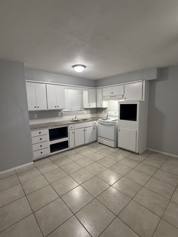 2329 Flair Dr - Photo 3 of 20