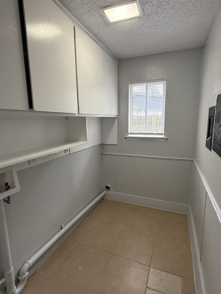 2329 Flair Dr - Photo 5 of 20