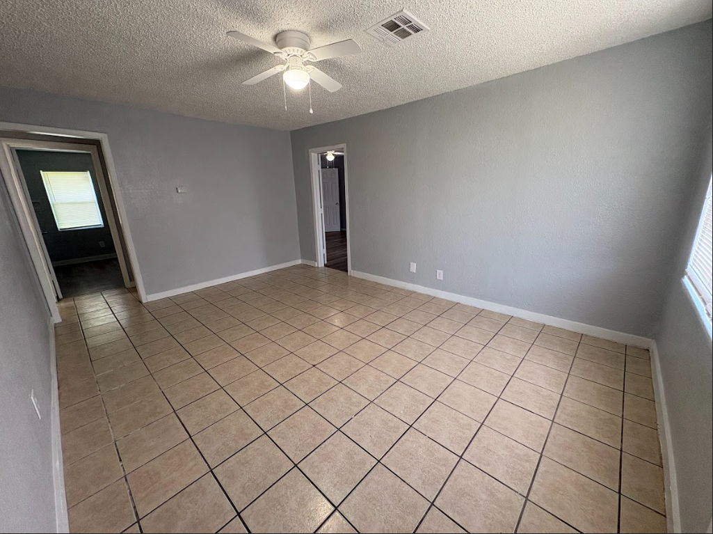 1004 Sw 62nd St - Photo 2 of 15