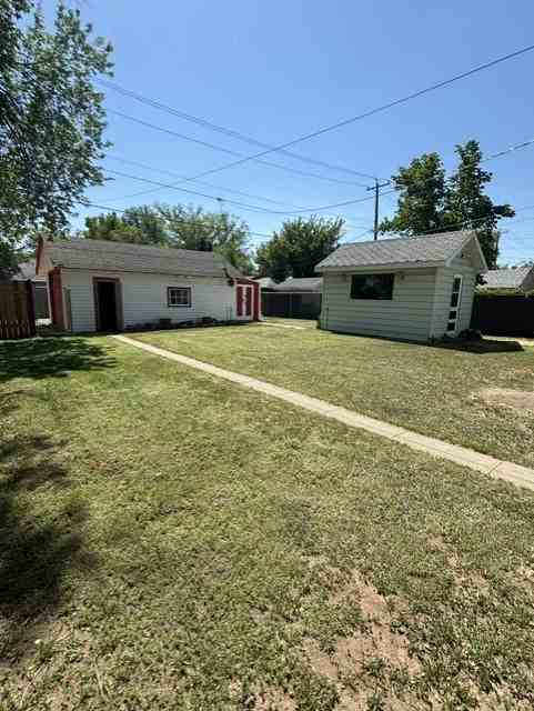 401 3 St Nw - Photo 4 of 17