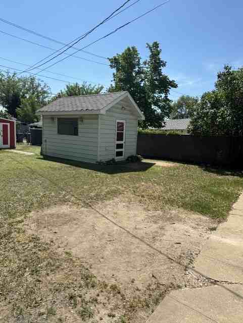 401 3 St Nw - Photo 5 of 17
