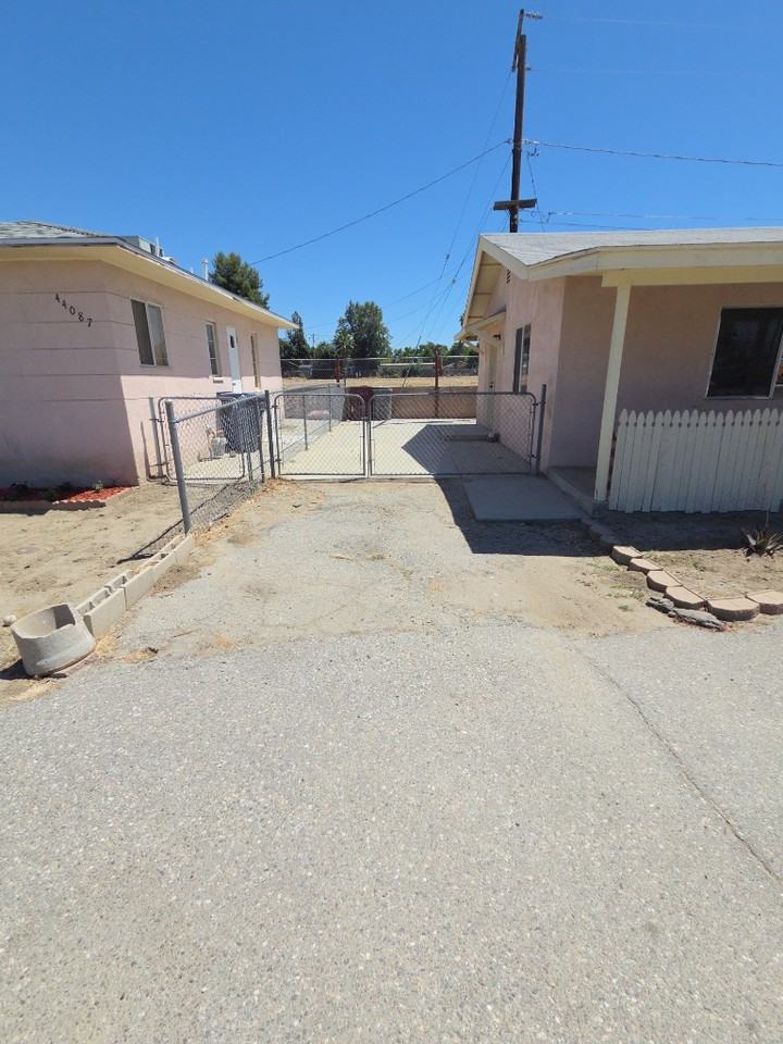 44085 Palm Ave - Photo 3 of 21