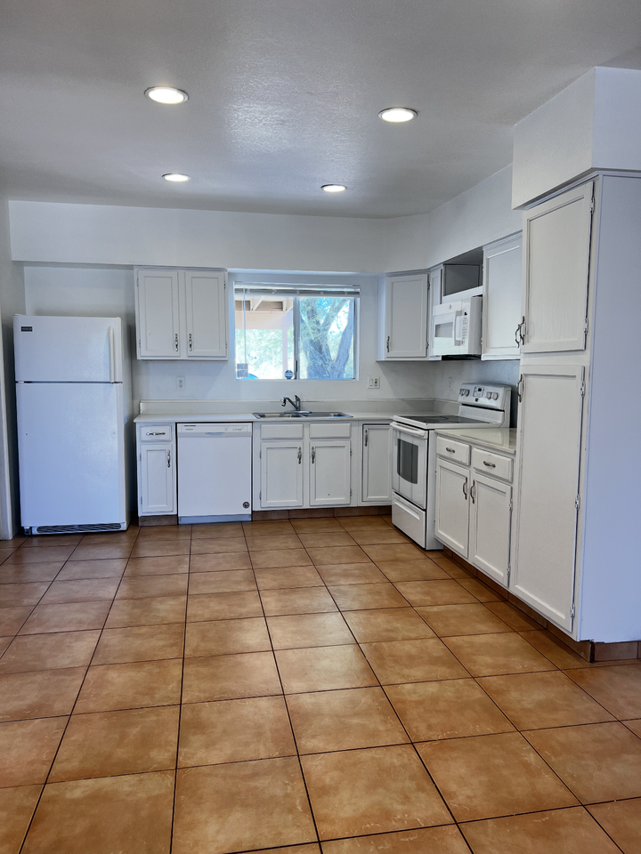 9759 E Laurel Ridge Dr - Photo 4 of 24