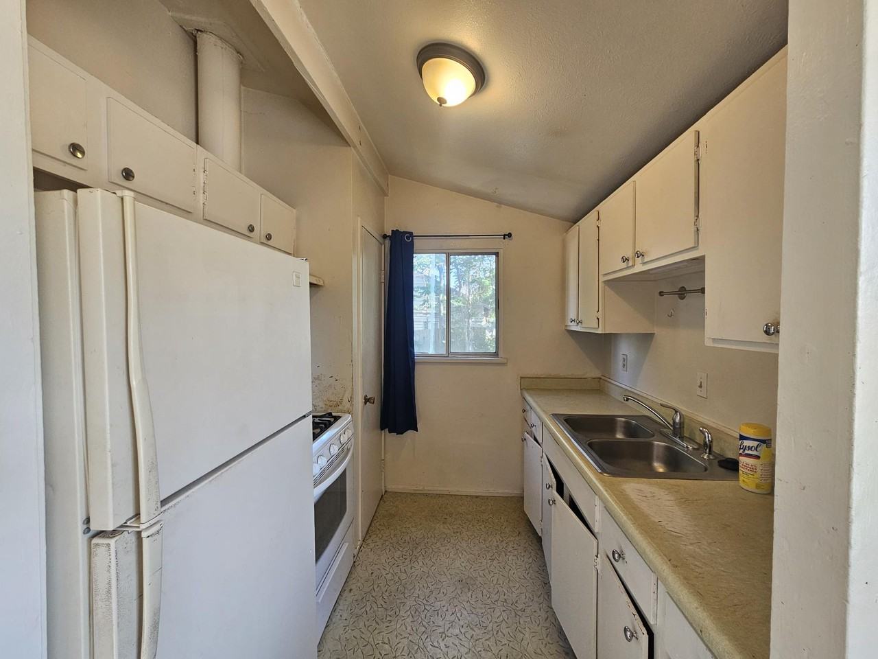 3714 Central St - Photo 4 of 7