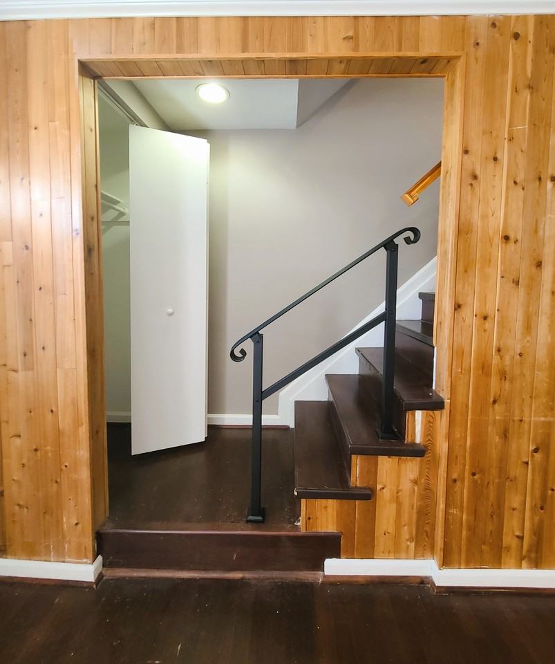 8401 Pioneer Dr - Photo 3 of 18