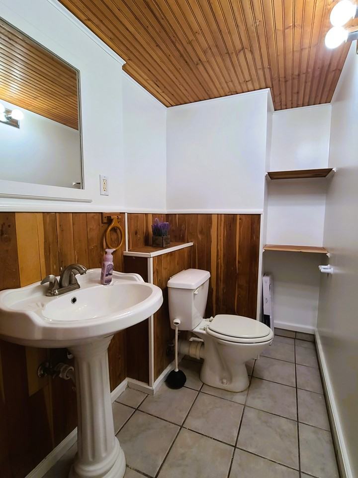 8401 Pioneer Dr - Photo 5 of 18