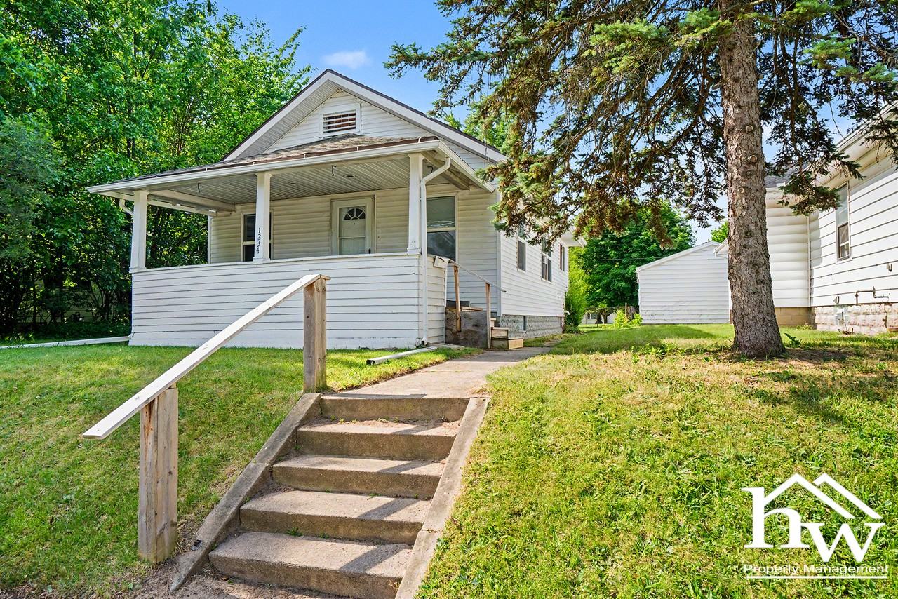 1234 Bissell St - Photo 2 of 12