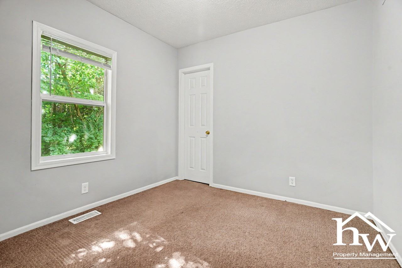 1234 Bissell St - Photo 5 of 12