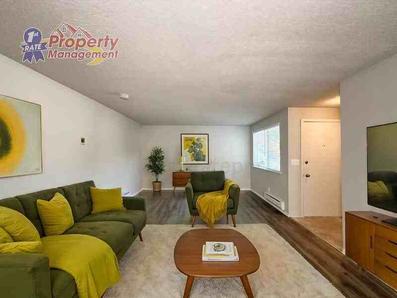 1133 W Howe St #5 - Photo 3 of 22