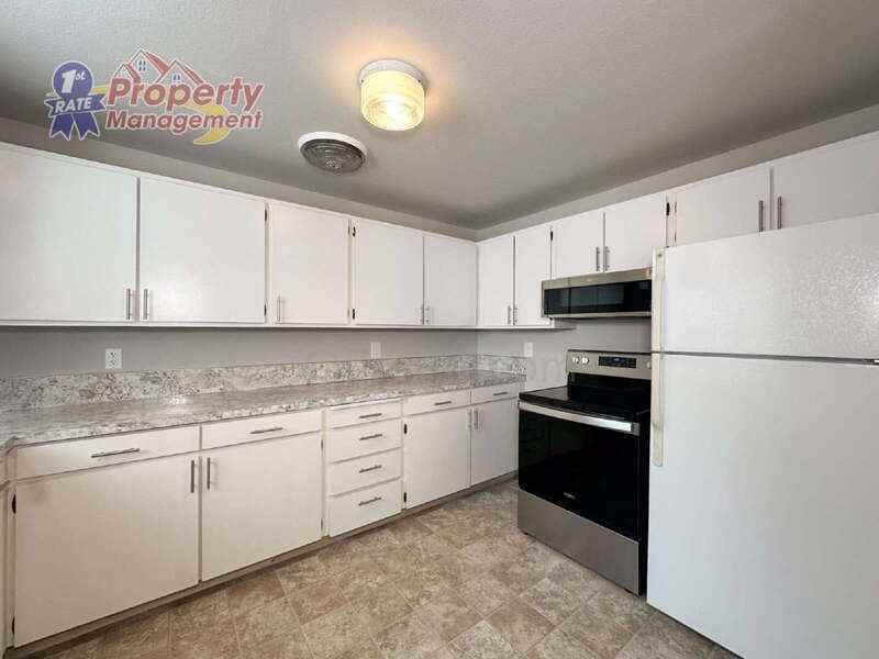 1133 W Howe St #5 - Photo 7 of 22