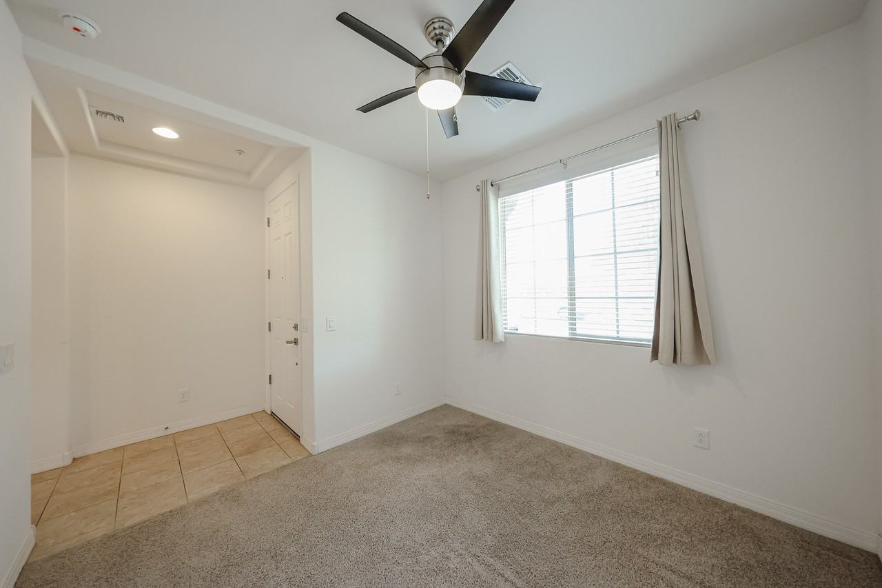 3710 E Lodgepole Dr - Photo 3 of 26