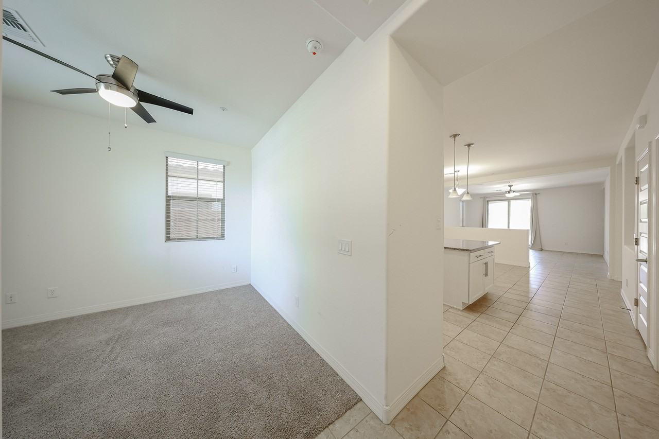 3710 E Lodgepole Dr - Photo 4 of 26