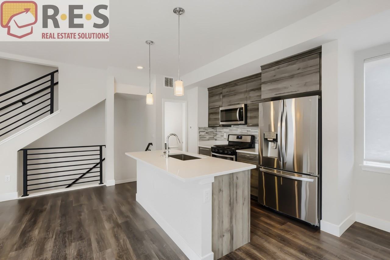 5566 W 11th Pl - Photo 4 of 21