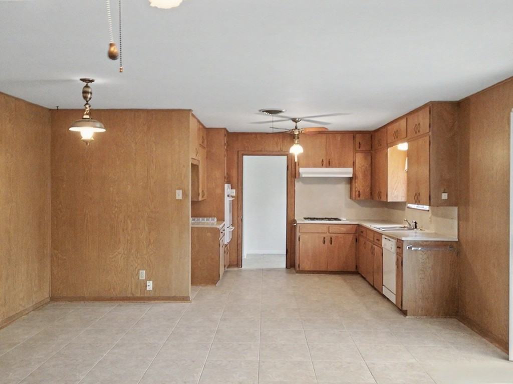 4010 Mockingbird Ln - Photo 3 of 14