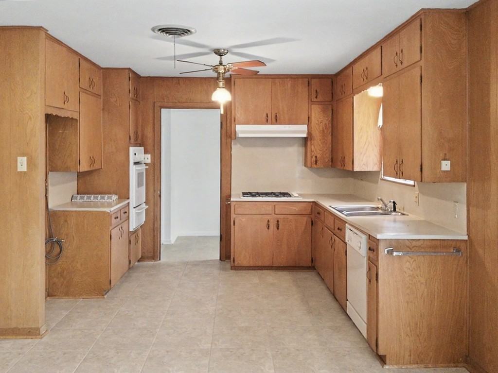 4010 Mockingbird Ln - Photo 4 of 14