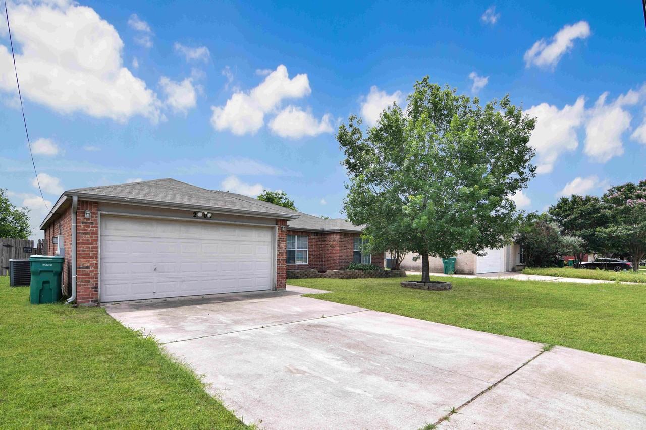 2107 Miller St - Photo 2 of 22
