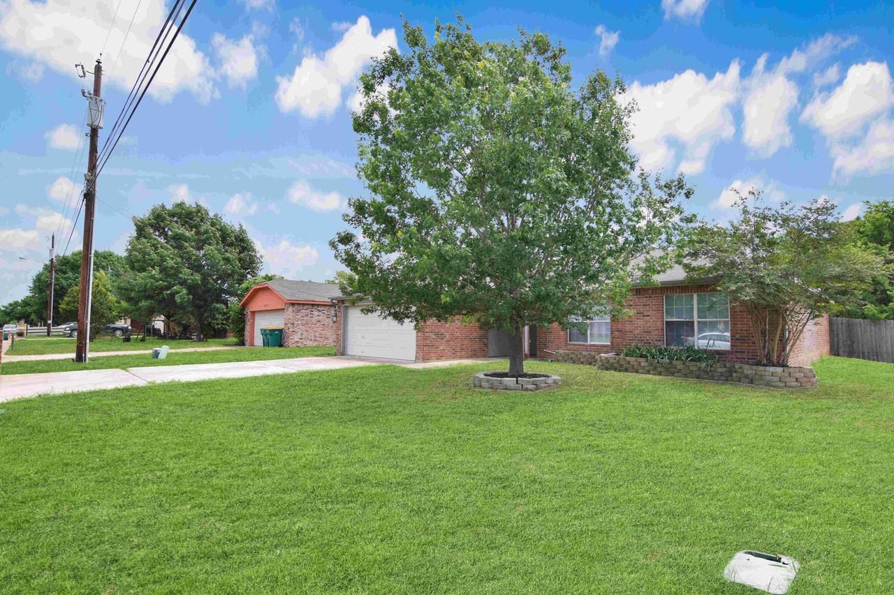 2107 Miller St - Photo 3 of 22