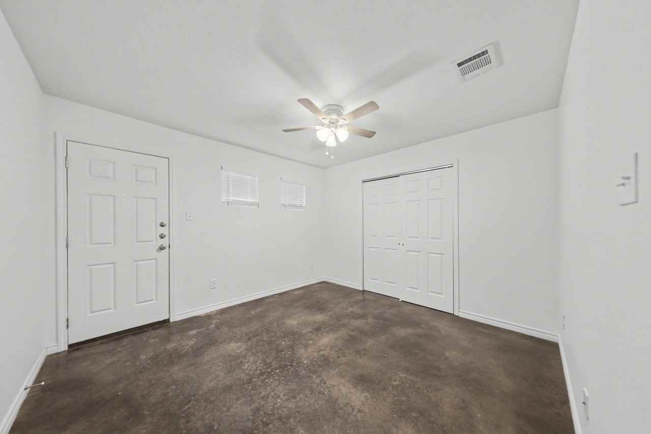 1107 S 33Rd St - Photo 2 of 16