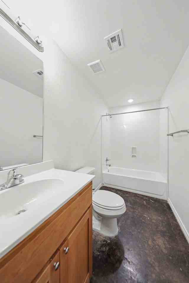 1107 S 33Rd St - Photo 4 of 16