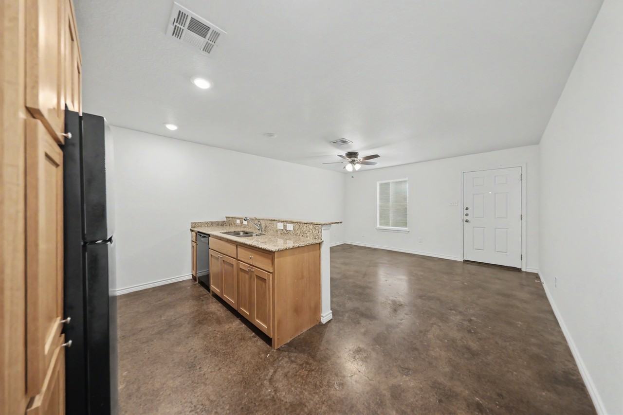 1107 S 33Rd St - Photo 6 of 16
