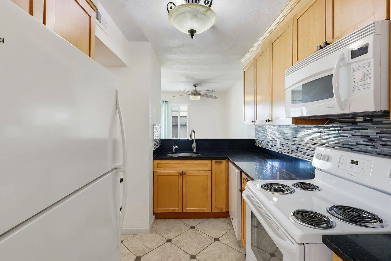 1925 46th Ave - Photo 5 of 25