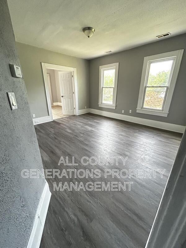 1230 Norwood Rd - Photo 3 of 9