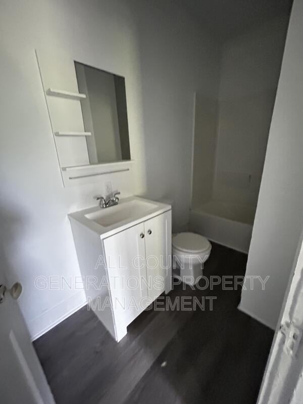 1230 Norwood Rd - Photo 4 of 9