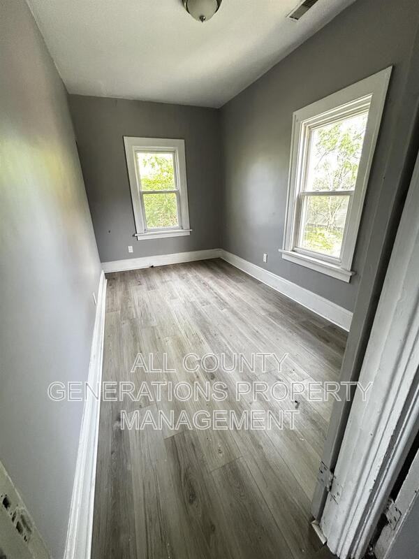 1230 Norwood Rd - Photo 6 of 9