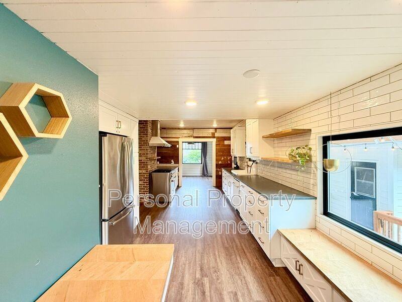 2234 N L St - Photo 7 of 39