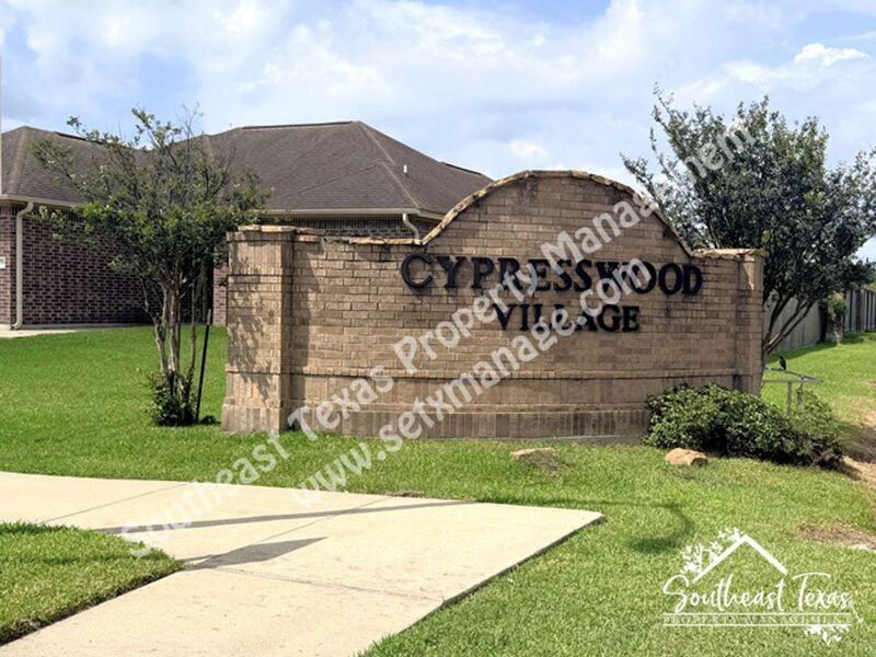 1102 Cypress Wood Dr - Photo 2 of 5