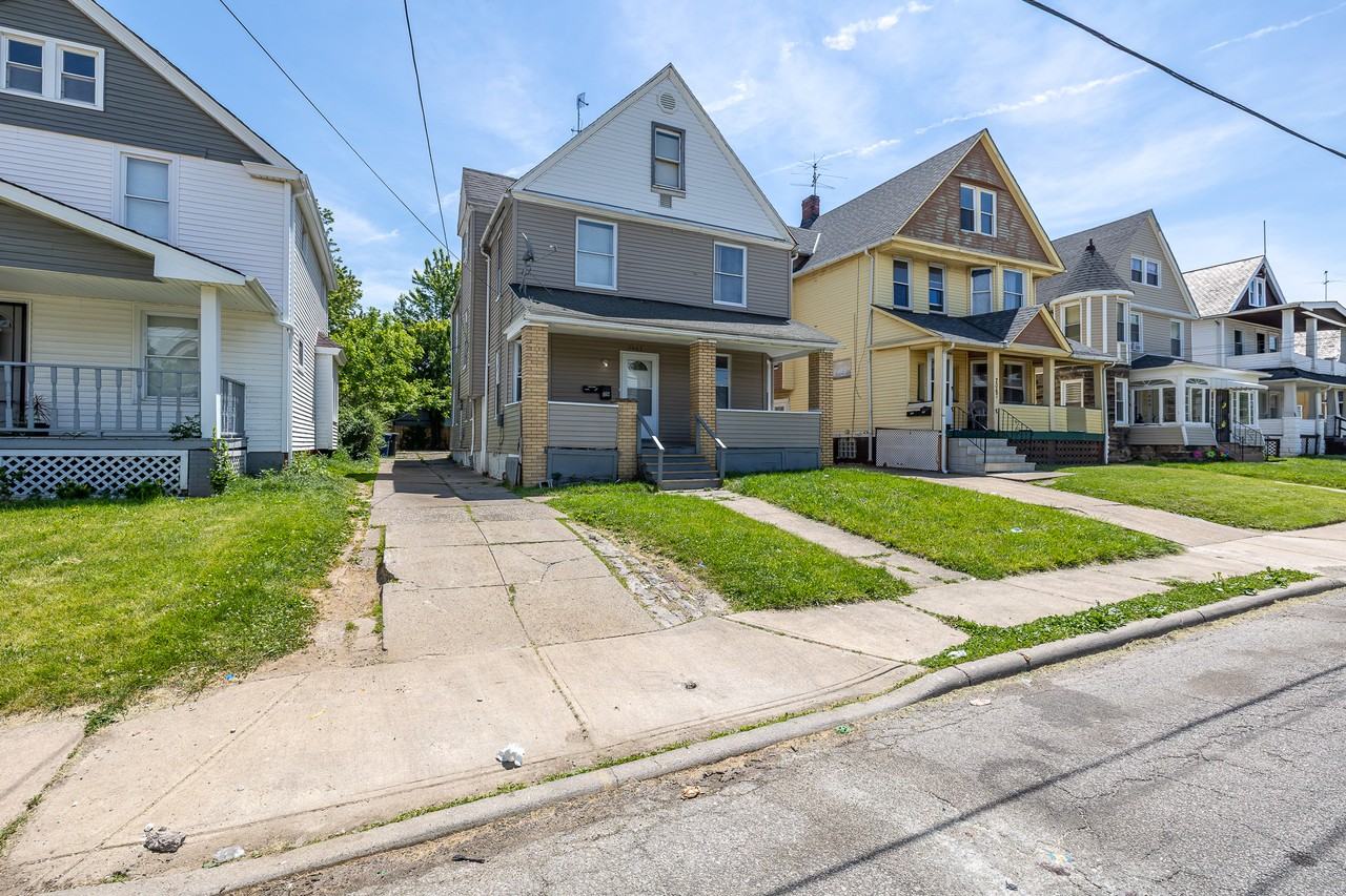 2063 W 104Th St - Photo 2 of 20