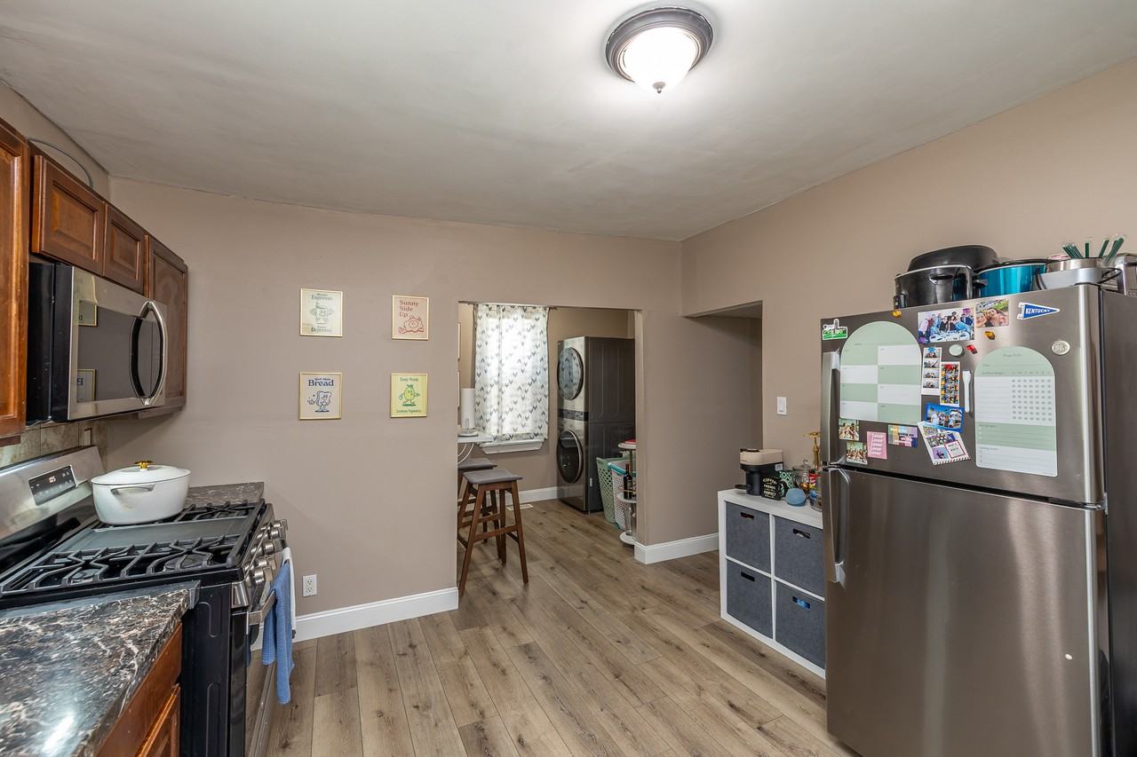 5811 Bridge Ave - Photo 3 of 17
