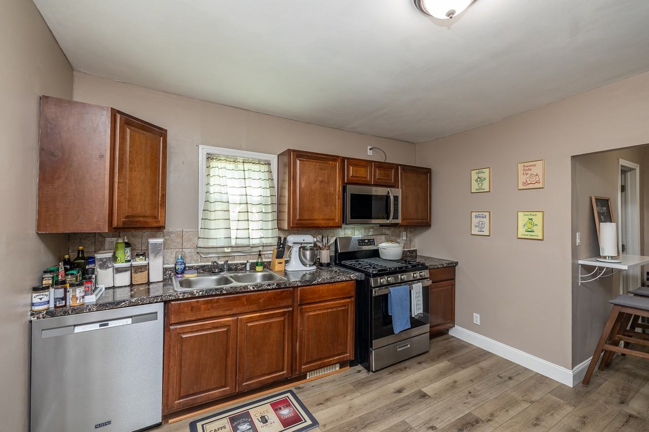 5811 Bridge Ave - Photo 5 of 17