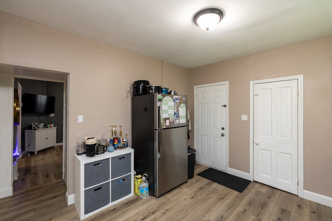 5811 Bridge Ave - Photo 6 of 17