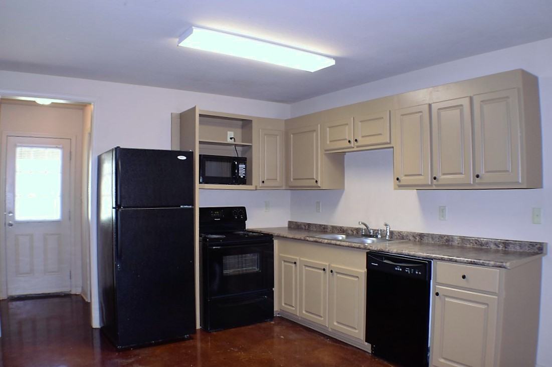 1115 Howell Rd #H - Photo 7 of 19