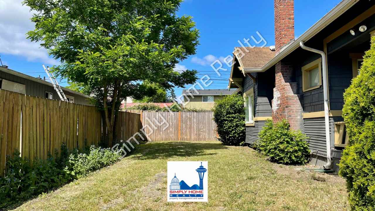 3314 Sawyer St - Photo 3 of 16