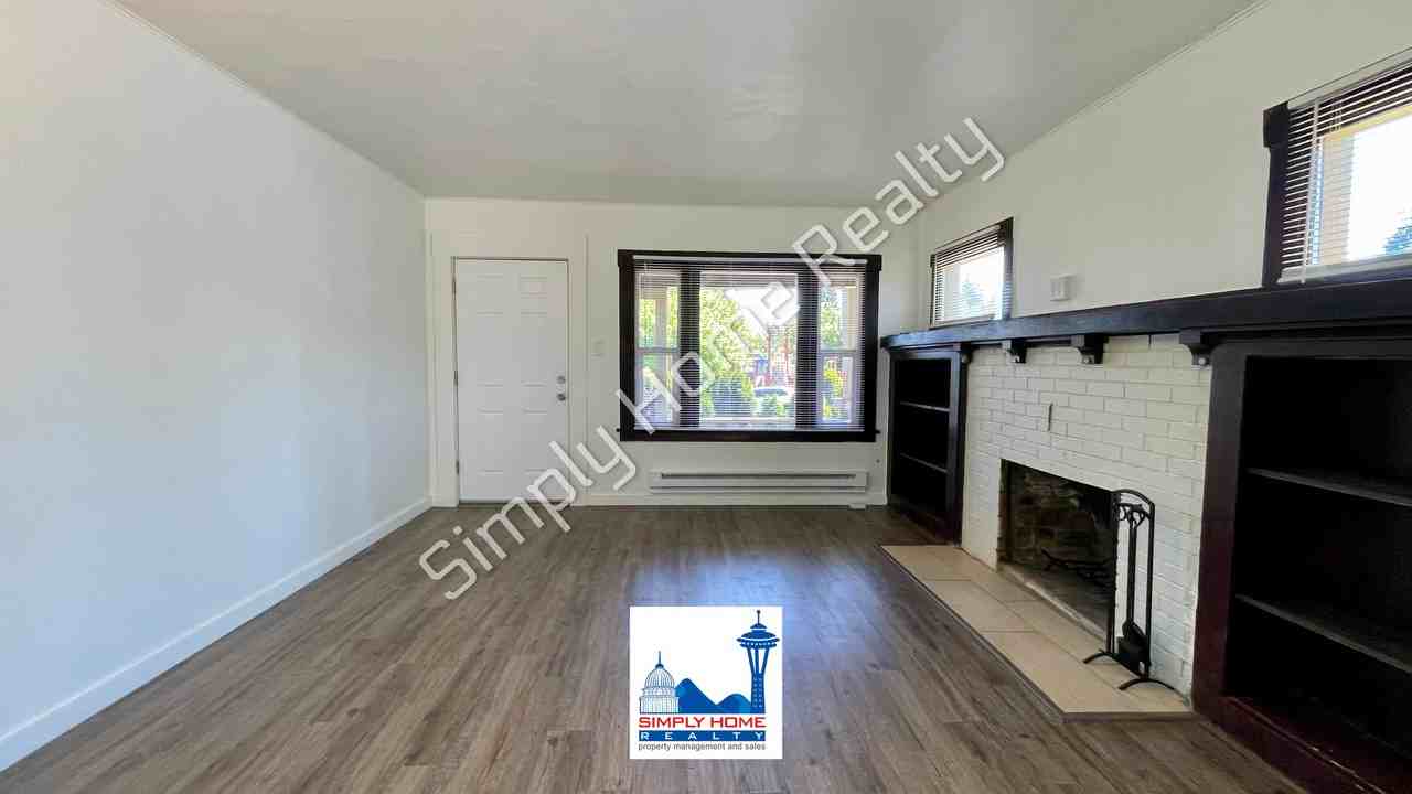 3314 Sawyer St - Photo 4 of 16