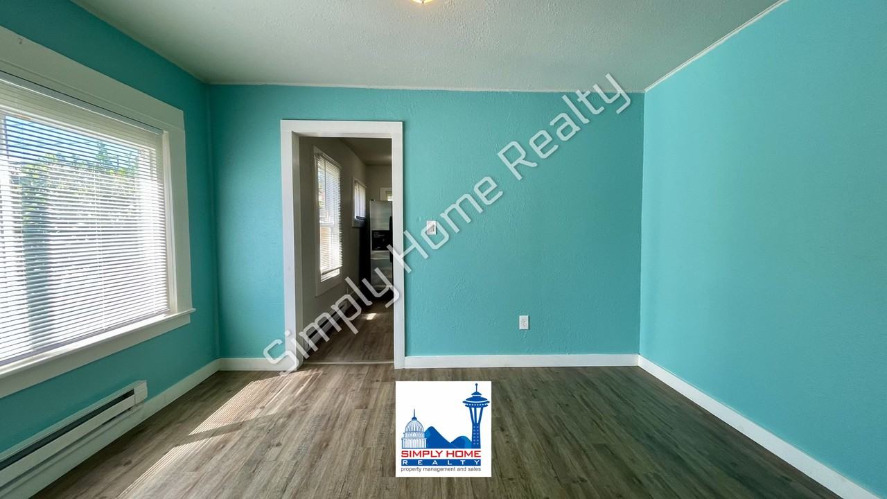 3314 Sawyer St - Photo 5 of 16